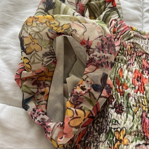 NWT Cropped Smocked Floral Shirt - Picture 4 of 8